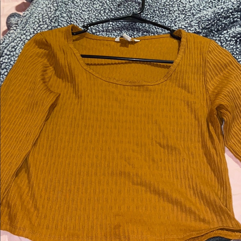 a cropped long sleeve shirt size medium